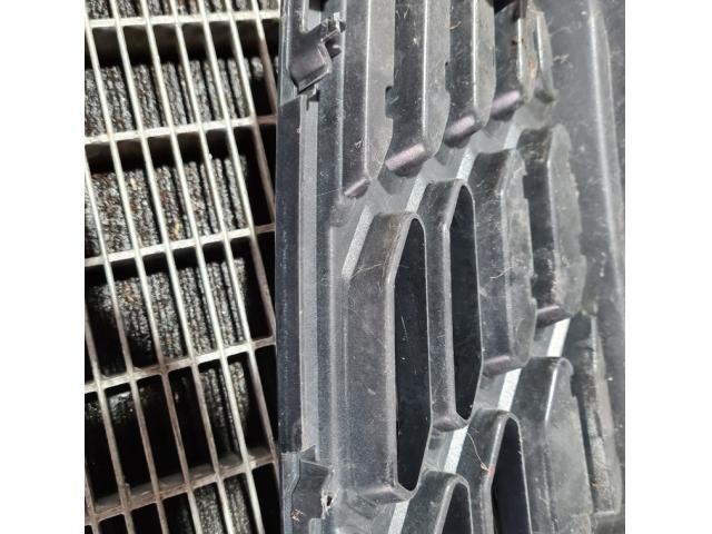 bontott NISSAN QASHQAI Hűtőrács