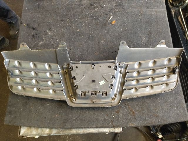 bontott NISSAN QASHQAI Hűtőrács