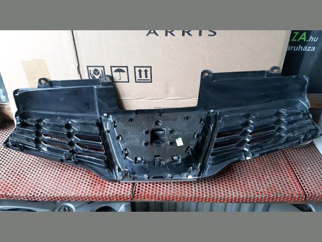 bontott NISSAN QASHQAI Hűtőrács