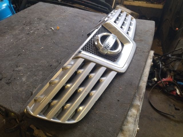 bontott NISSAN QASHQAI Hűtőrács