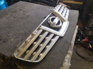 bontott NISSAN QASHQAI Hűtőrács