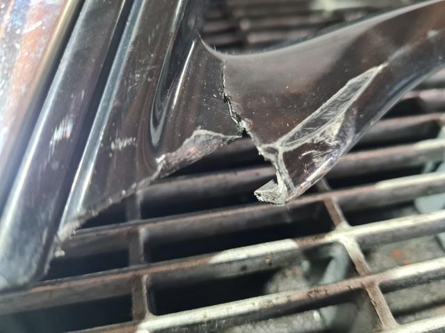 bontott NISSAN QASHQAI Hűtőrács