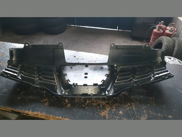 bontott NISSAN QASHQAI Hűtőrács