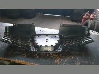 bontott NISSAN QASHQAI Hűtőrács