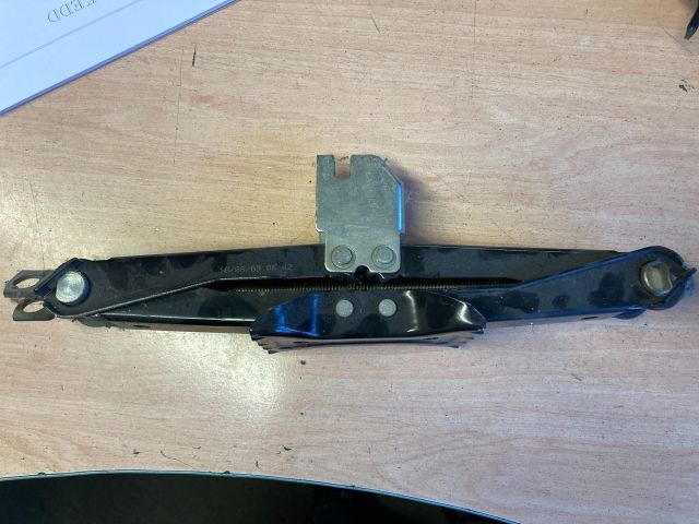 bontott NISSAN QASHQAI II Emelő