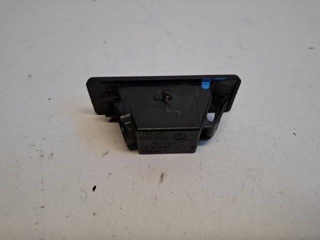 bontott NISSAN QASHQAI II Hátsó Rendszámtábla Világítás