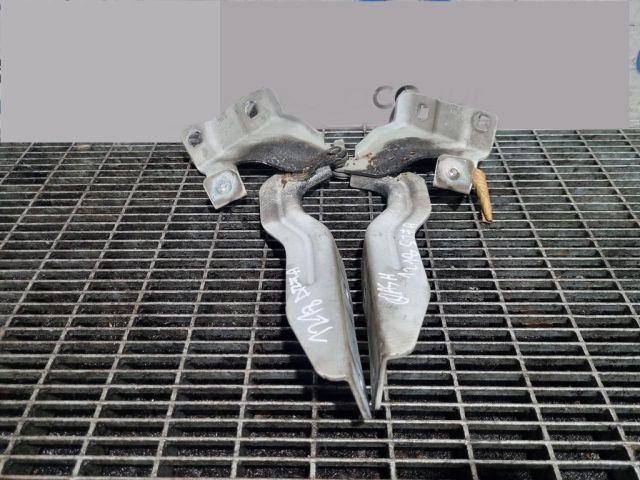 bontott NISSAN QASHQAI II Motorháztető Zsanér Pár