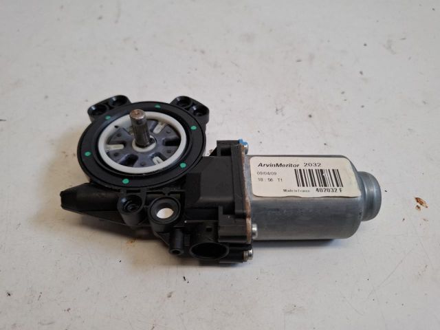 bontott NISSAN QASHQAI Jobb első Ablakemelő Motor