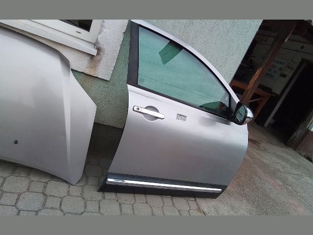 bontott NISSAN QASHQAI Jobb első Ajtó (Részeivel)