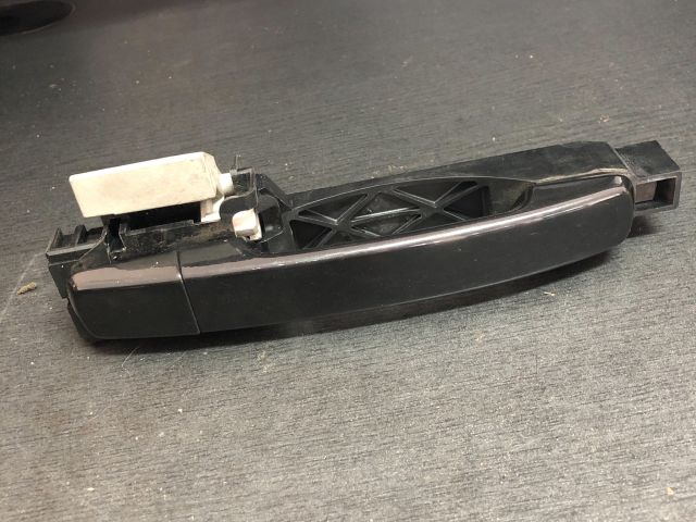 bontott NISSAN QASHQAI Jobb első Külső Kilincs