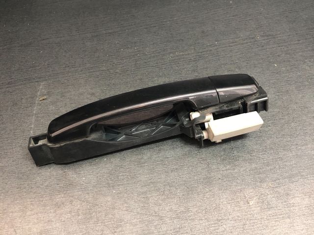 bontott NISSAN QASHQAI Jobb első Külső Kilincs