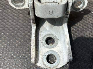 bontott NISSAN QASHQAI Jobb első Zsanér