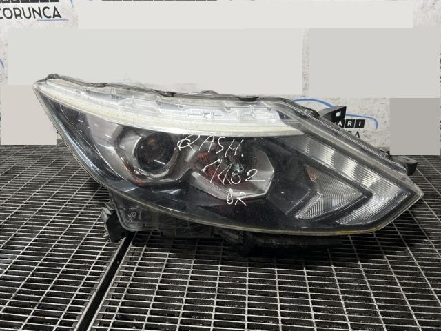 bontott NISSAN QASHQAI Jobb Fényszóró