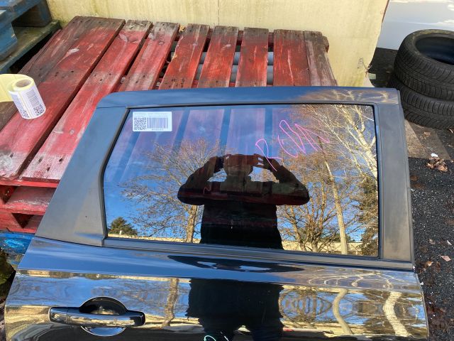 bontott NISSAN QASHQAI Jobb hátsó Ajtó (Részeivel)