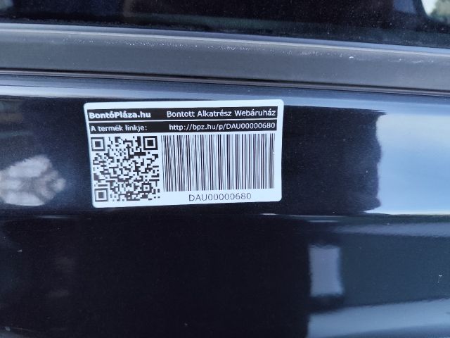 bontott NISSAN QASHQAI Jobb hátsó Ajtó (Részeivel)