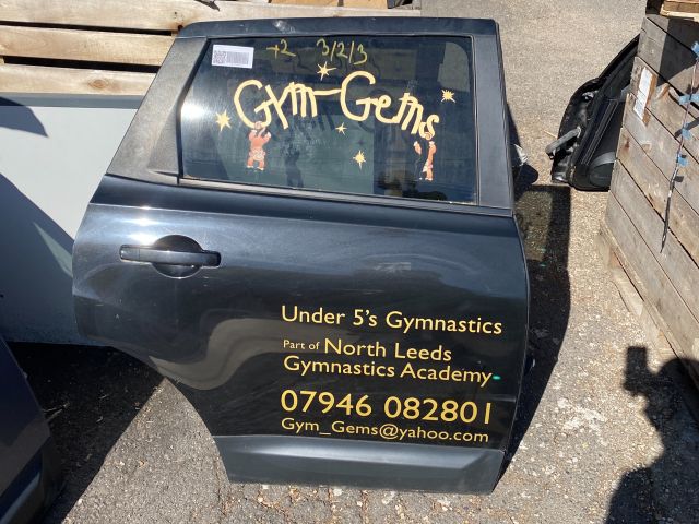 bontott NISSAN QASHQAI Jobb hátsó Ajtó (Részeivel)