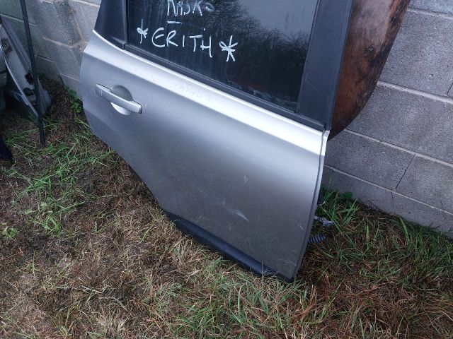 bontott NISSAN QASHQAI Jobb hátsó Ajtó (Részeivel)