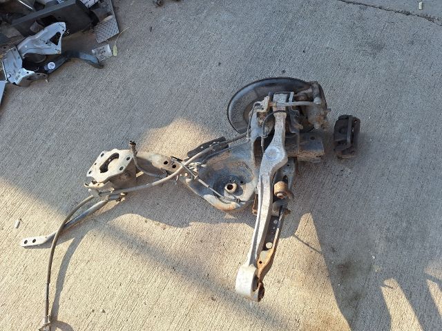 bontott NISSAN QASHQAI Jobb hátsó Csonkállvány Kerékaggyal