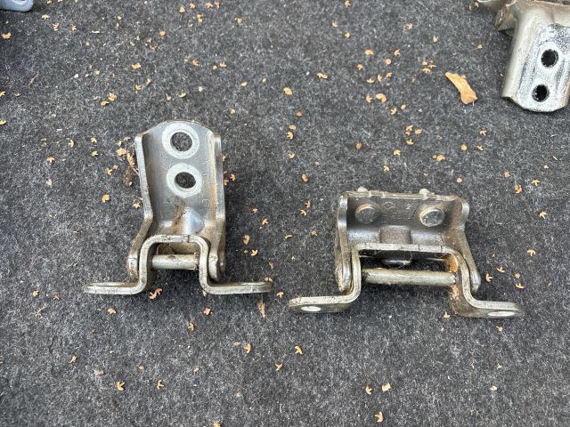 bontott NISSAN QASHQAI Jobb hátsó Zsanér