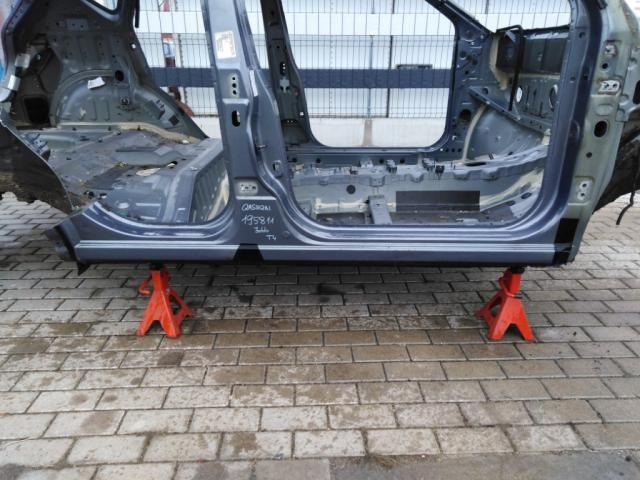 bontott NISSAN QASHQAI Jobb Küszöb