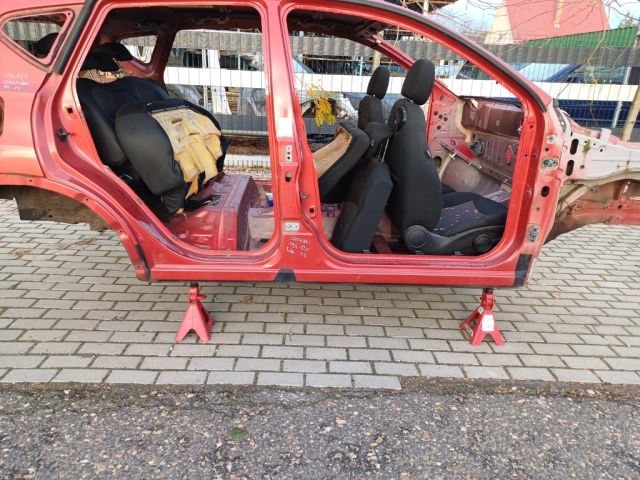 bontott NISSAN QASHQAI Jobb Küszöb