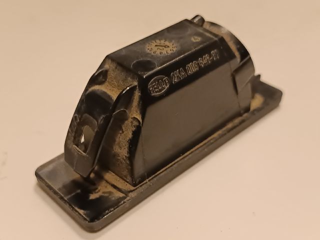 bontott NISSAN QASHQAI Jobb Rendszámtábla Világítás