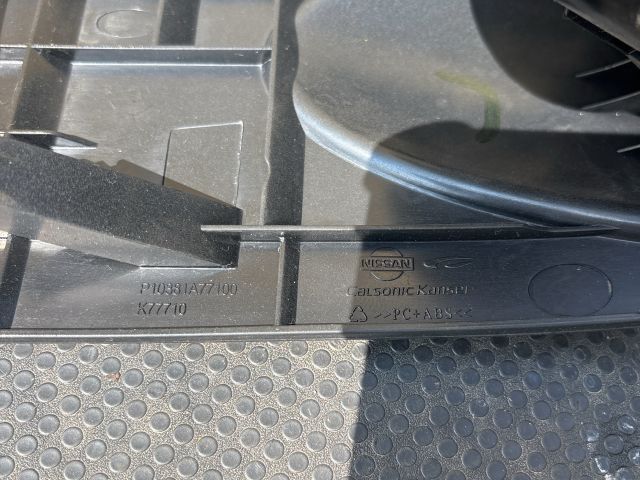 bontott NISSAN QASHQAI Középkonzol Keret