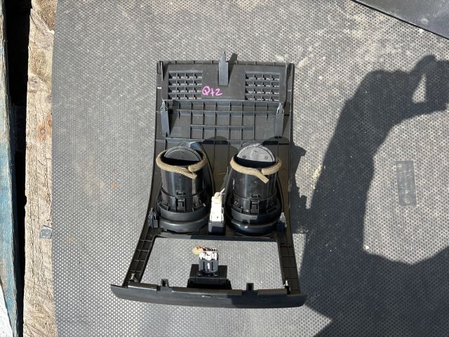 bontott NISSAN QASHQAI Középkonzol Keret