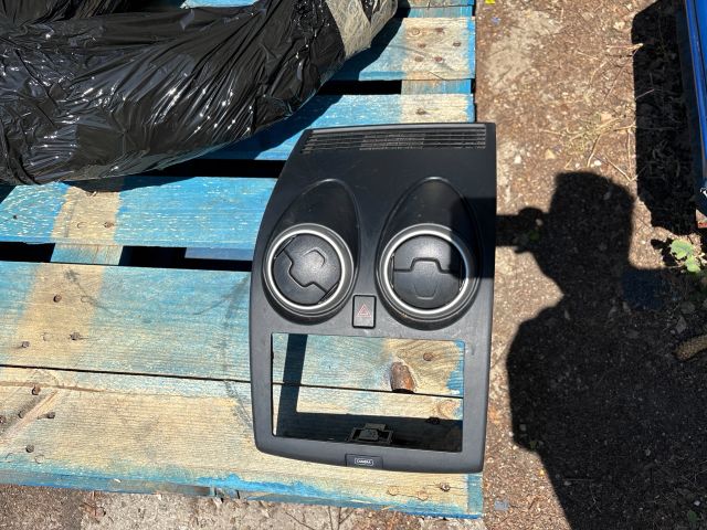 bontott NISSAN QASHQAI Középkonzol Keret