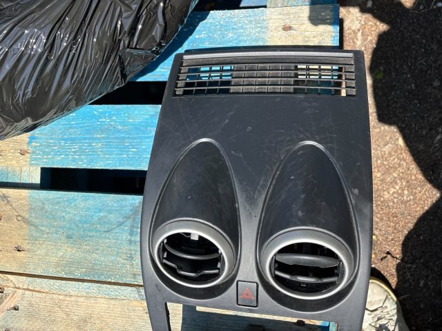 bontott NISSAN QASHQAI Középkonzol Keret