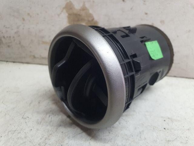 bontott NISSAN QASHQAI Középső Szellőző