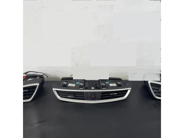 bontott NISSAN QASHQAI Középső Szellőző