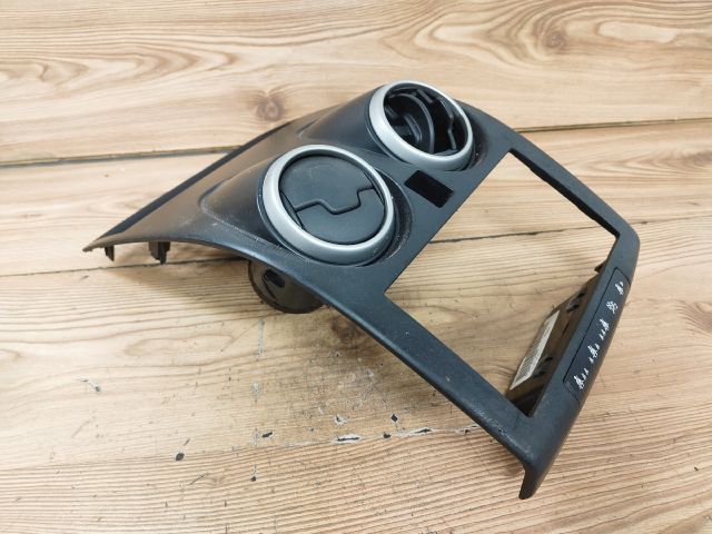 bontott NISSAN QASHQAI Középső Szellőző