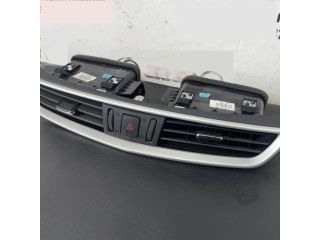 bontott NISSAN QASHQAI Középső Szellőző