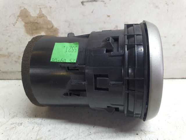 bontott NISSAN QASHQAI Középső Szellőző