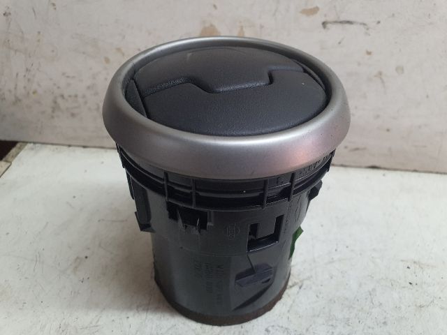 bontott NISSAN QASHQAI Középső Szellőző