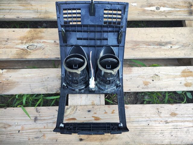 bontott NISSAN QASHQAI Középső Szellőző