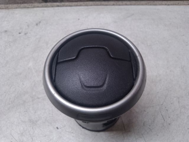 bontott NISSAN QASHQAI Középső Szellőző