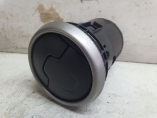 bontott NISSAN QASHQAI Középső Szellőző