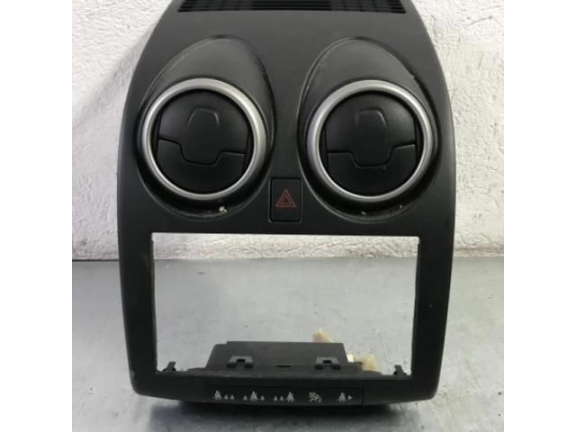 bontott NISSAN QASHQAI Középső Szellőző