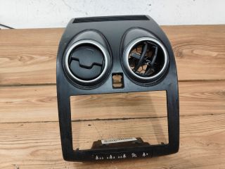 bontott NISSAN QASHQAI Középső Szellőző