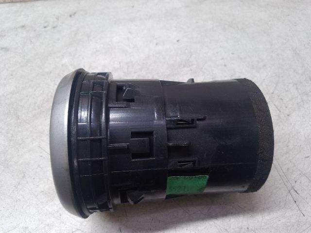 bontott NISSAN QASHQAI Középső Szellőző