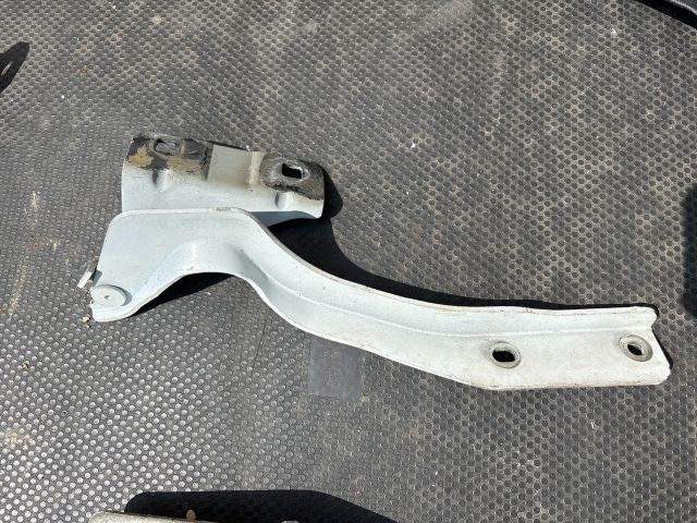 bontott NISSAN QASHQAI Motorháztető Jobb Zsanér