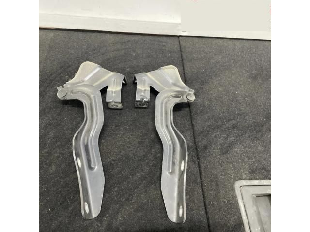 bontott NISSAN QASHQAI Motorháztető Zsanér Pár