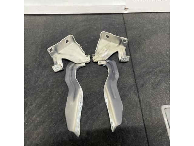 bontott NISSAN QASHQAI Motorháztető Zsanér Pár