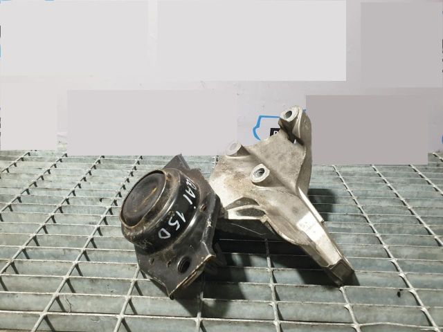 bontott NISSAN QASHQAI Tartó Bak