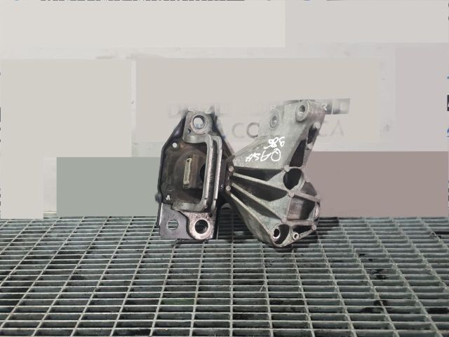 bontott NISSAN QASHQAI Tartó Bak