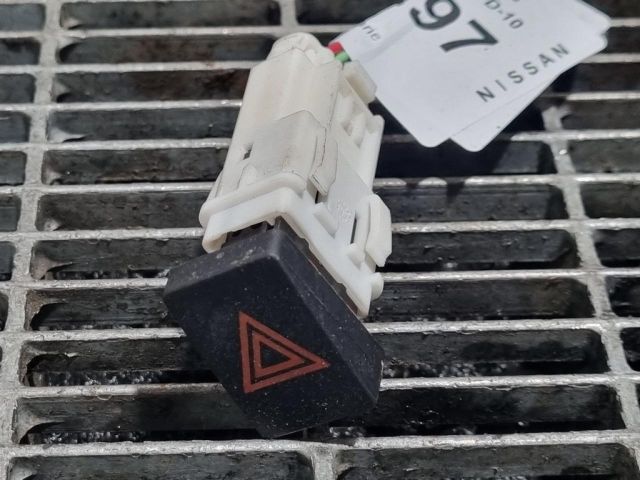 bontott NISSAN QASHQAI Vészvillogó Kapcsoló