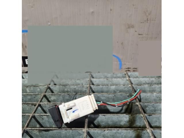 bontott NISSAN QASHQAI Vészvillogó Kapcsoló