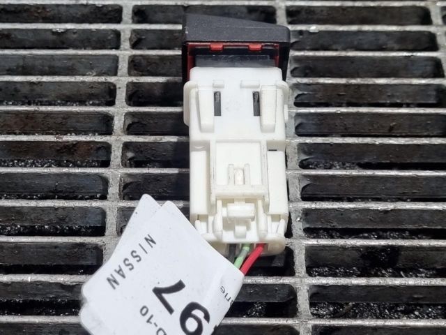 bontott NISSAN QASHQAI Vészvillogó Kapcsoló